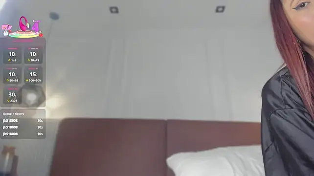 CharlotteDupontt live cam on StripChat