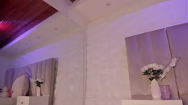 chloe_larson webcam