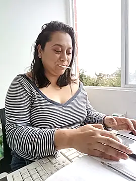 Queen_Yess webcam
