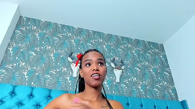 AriiMonroee webcam