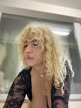 CurlyDaisy webcam