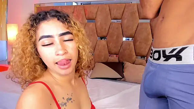 KarahSkyShow live cam on StripChat