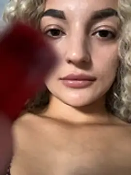 sashapriii live cam on StripChat