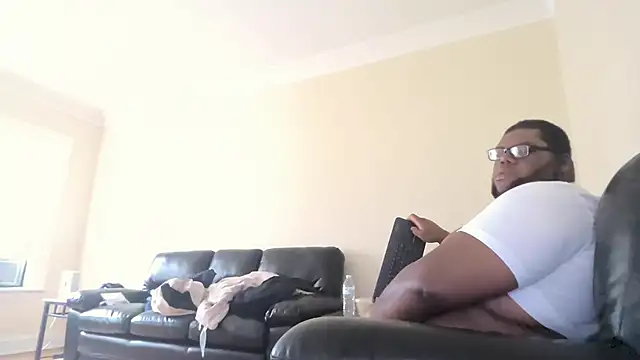 Chiblkchubottom2012 webcam