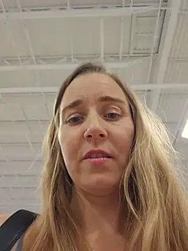 SkyelarsWorld live sex cam