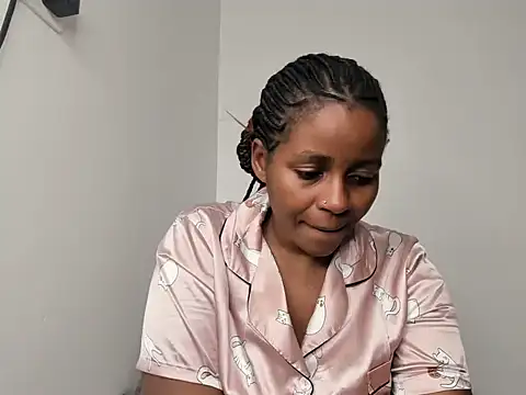 irreplaceable_ebony webcam