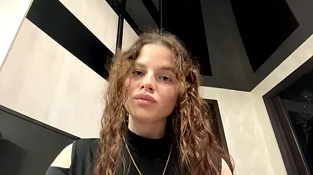 IlianaKaleel webcam