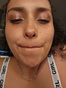 Lucy_Marin webcam
