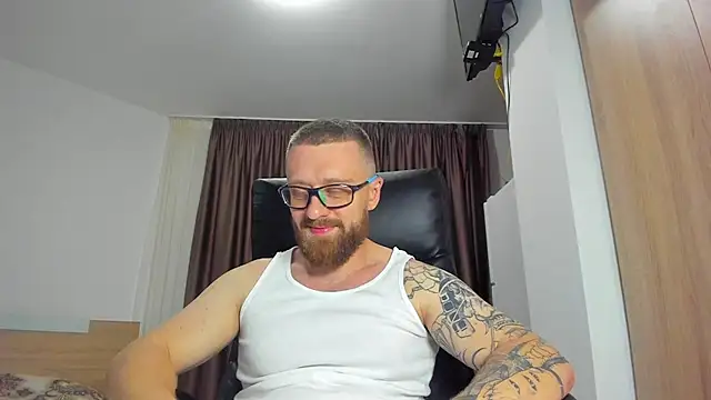 Findom_guy live cam on StripChat