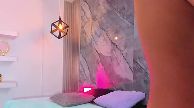 IsabellaMonet webcam
