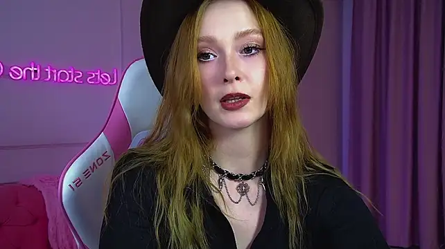 AgataFoxley live cam on StripChat