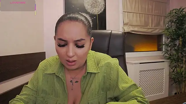 BustyAllyy live cam on StripChat