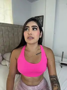 EmiilyEvans_ live cam on StripChat