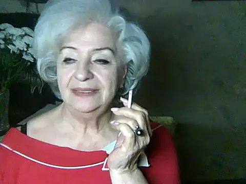 ValeriaKroww live cam on StripChat