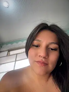 Emily_Gomezz live cam on StripChat