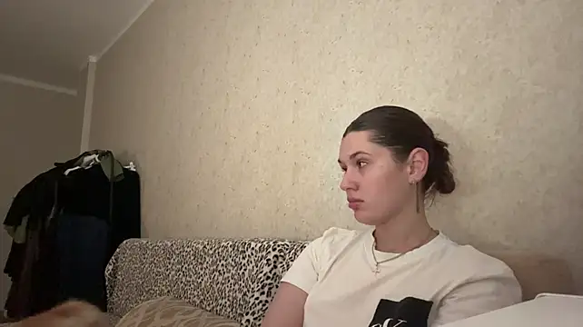 AmmieMinish live cam on StripChat