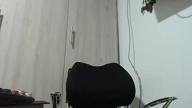 khawit_1 live cam on StripChat
