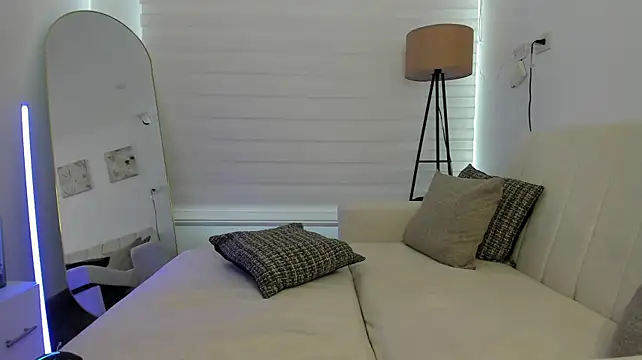 Ori_valentina live cam on StripChat
