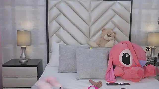 KikiiLove live cam on StripChat