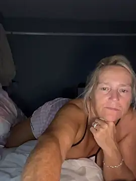 Blondnboujee53