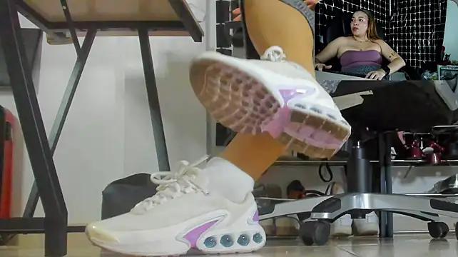MissAlmaFenix webcam