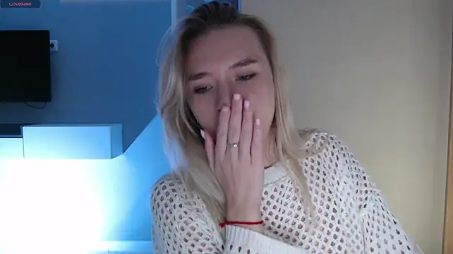 Emily_Hartt webcam