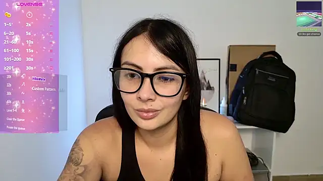lalawhitte live cam on StripChat