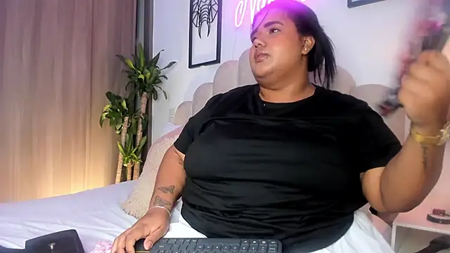 NaomiAsha webcam