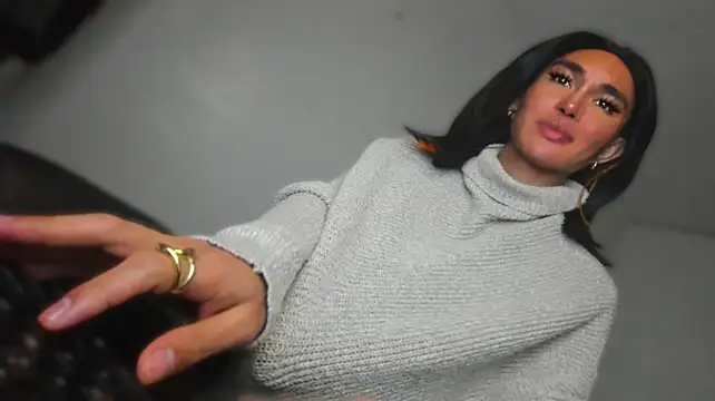 MistressNextDoor_ live cam on StripChat
