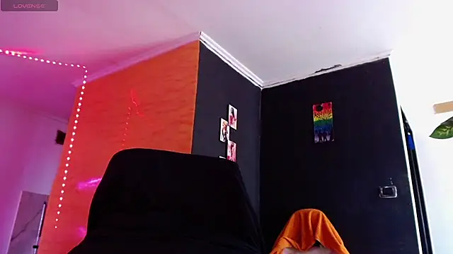 PervertedMissCloe live cam on StripChat
