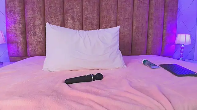 sweetlyundone webcam