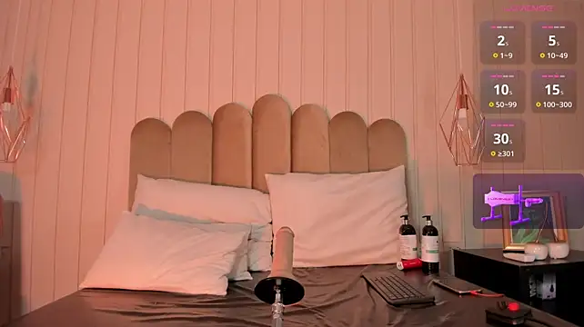 nicki-west webcam