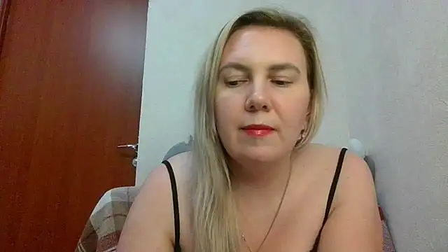MilaCristalle webcam