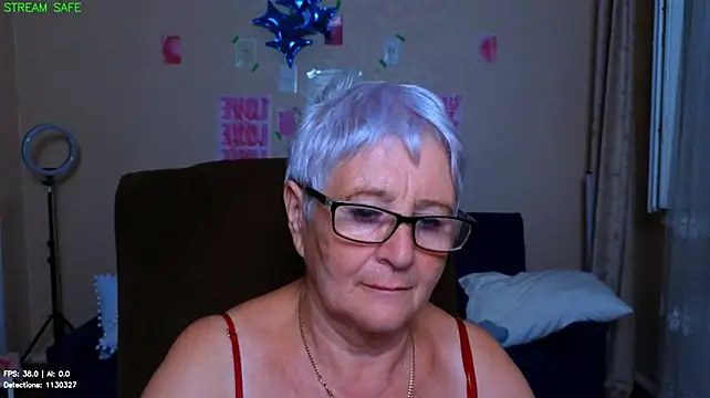Sandra_Snowflake live cam on StripChat