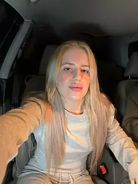 Holly-Glamour 🍭 live online chat