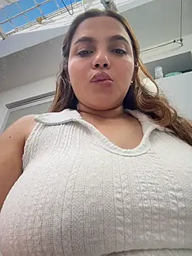 colibri_xxx (F young) - TITS OUT IN SECRET