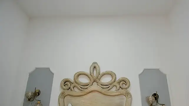 elara_evans webcam