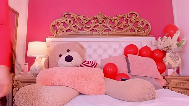 EmyLowels webcam