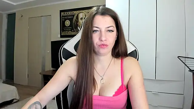 EmiLovsi live cam on StripChat