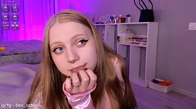 RebeccaAster webcam