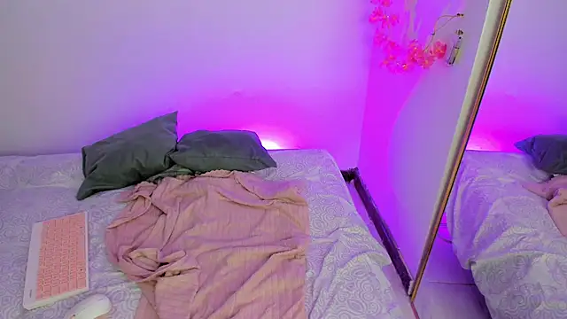 Danesacronin live cam on StripChat