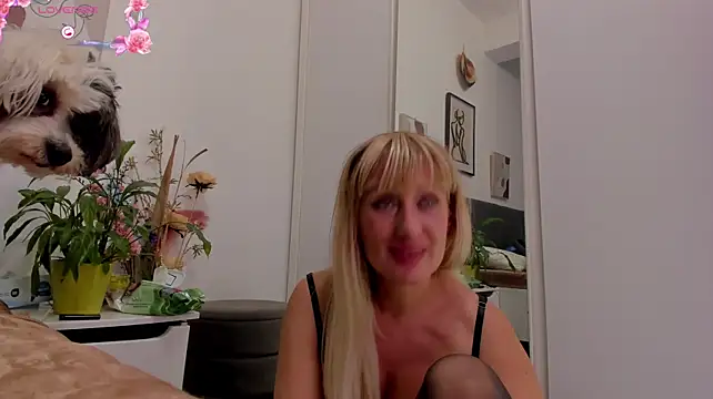 Almatoys 🧕 online sex cam
