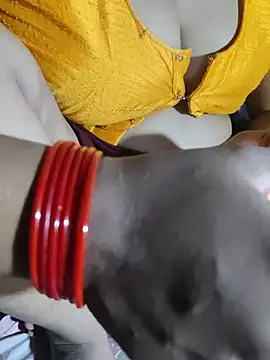 POOJACOUPLE live cam on StripChat
