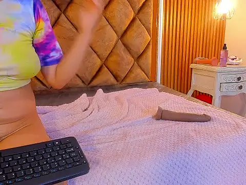 ValeriaHotVS