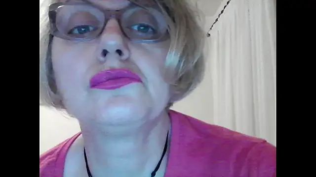 Francesca57 live cam on StripChat