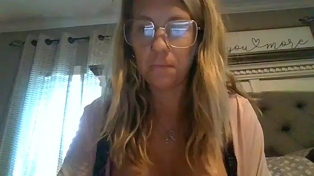 lilsexie01 webcam