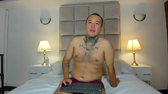 Alex_and_Mia_ webcam