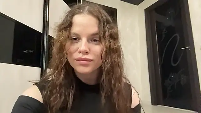 IlianaKaleel webcam