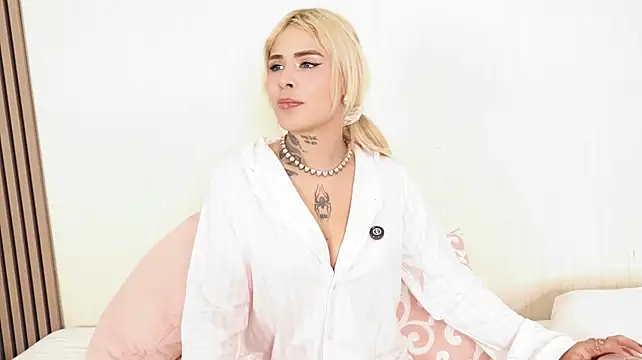 MiaBlondiee