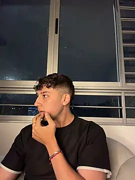 OLIVER_K live cam on StripChat